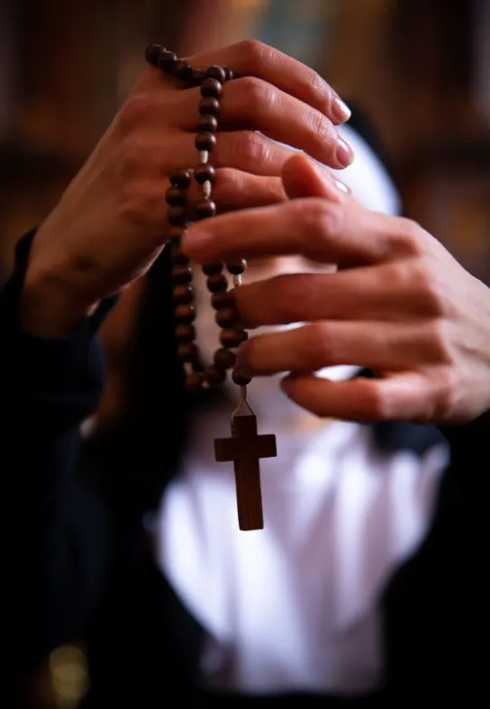 87+ Prayer Bead Prayers for Peace, Focus, Healing, and Daily Faith